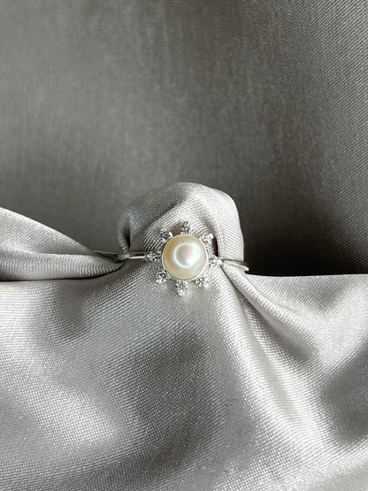 Anillo Flor Brillante con Perla