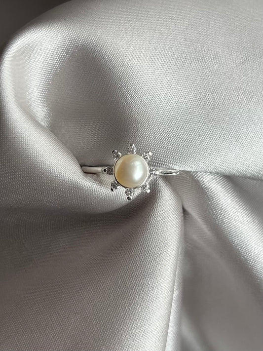 Anillo Flor Brillante con Perla