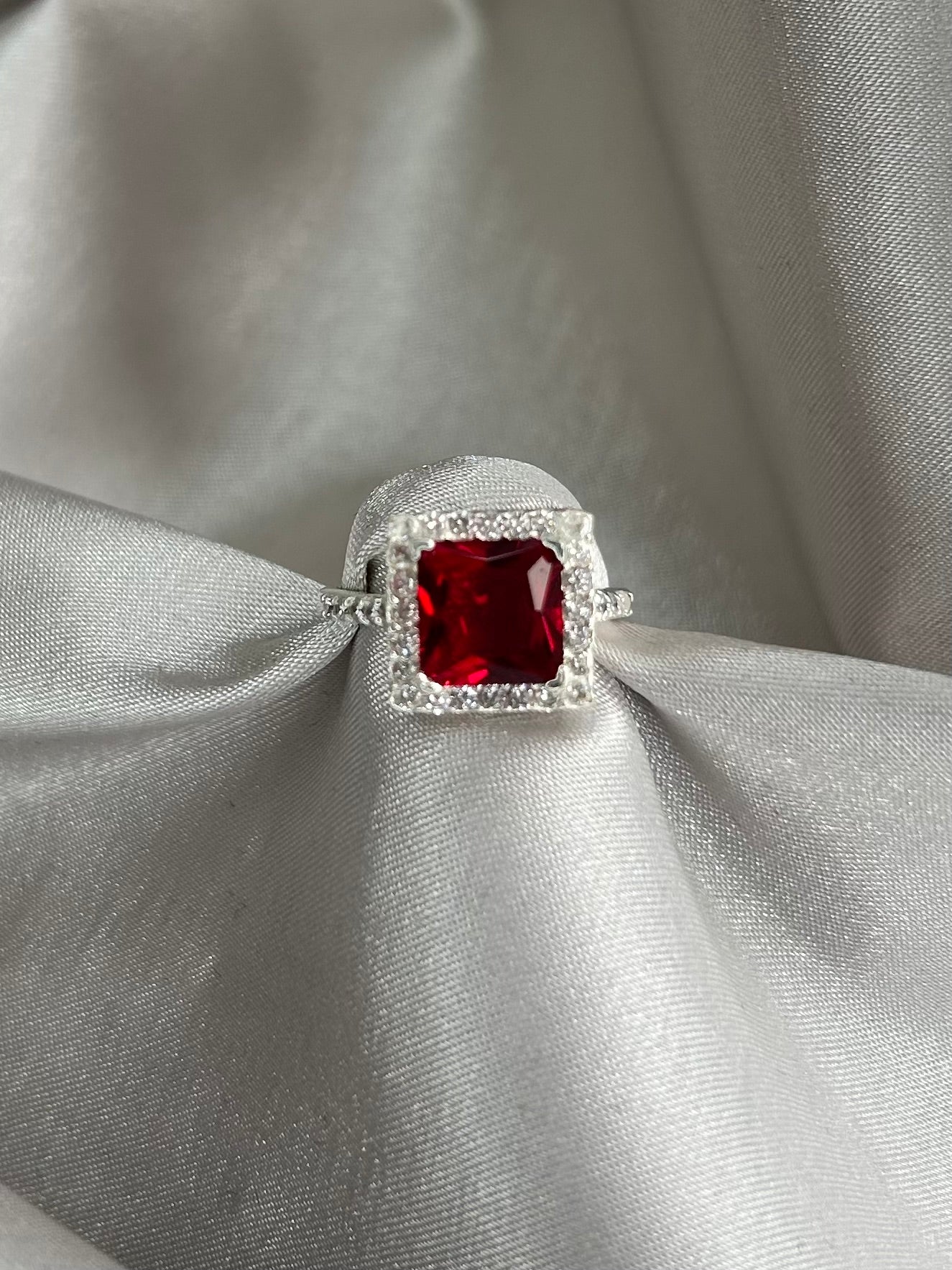 Anillo Zirconia Roja