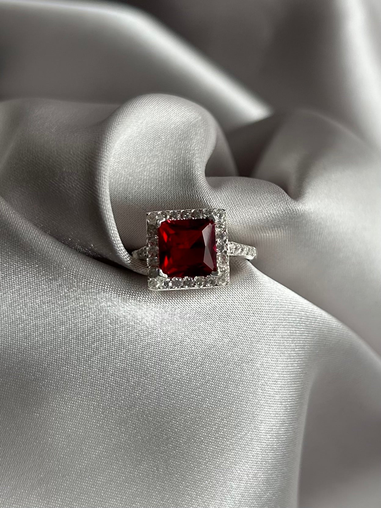 Anillo Zirconia Roja