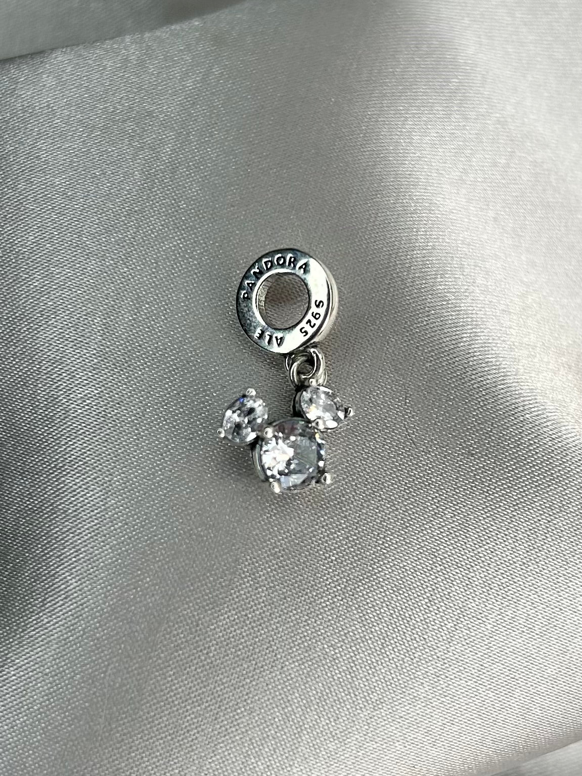 Charm Mickey Brillante