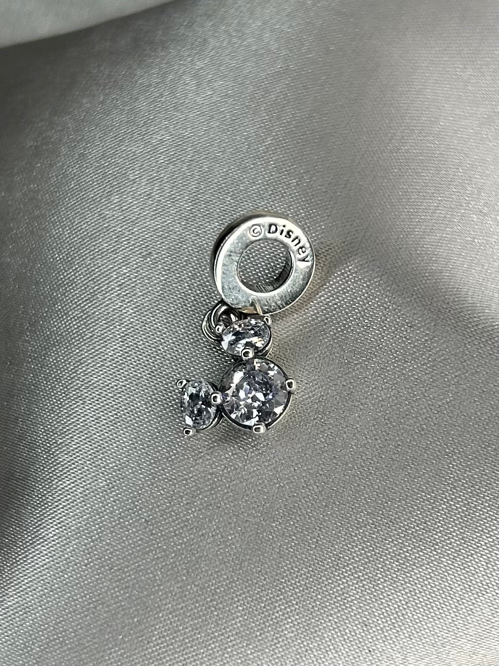 Charm Mickey Brillante