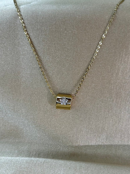 Collar con Dije de Cilindro