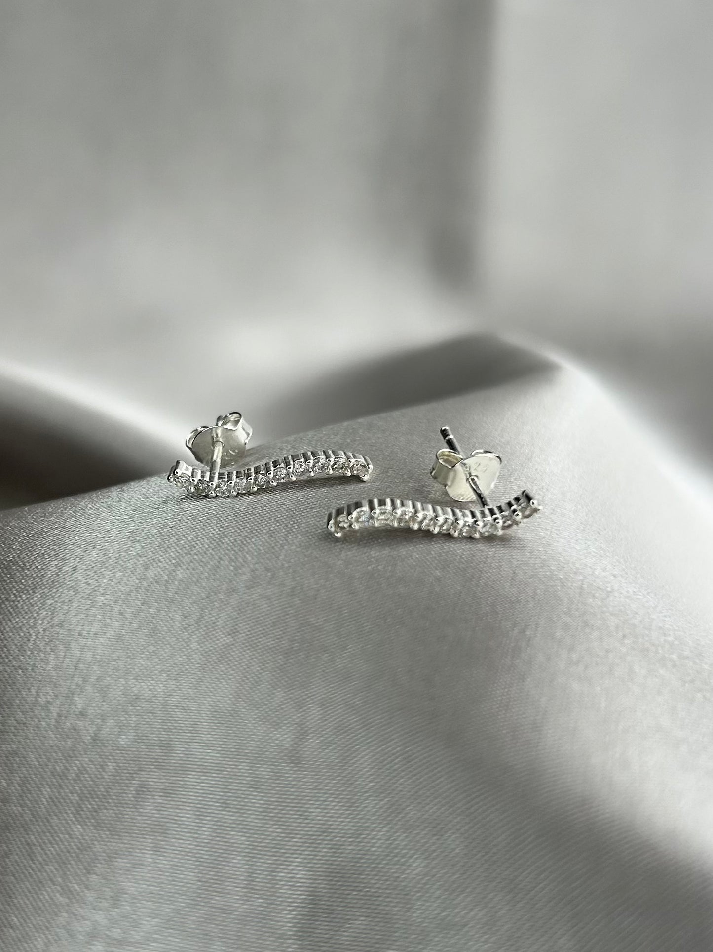 Aretes Ondulados con Zirconias